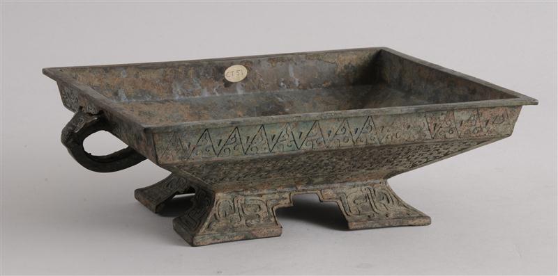 ARCHAIC BRONZE RITUAL FOOD VESSEL