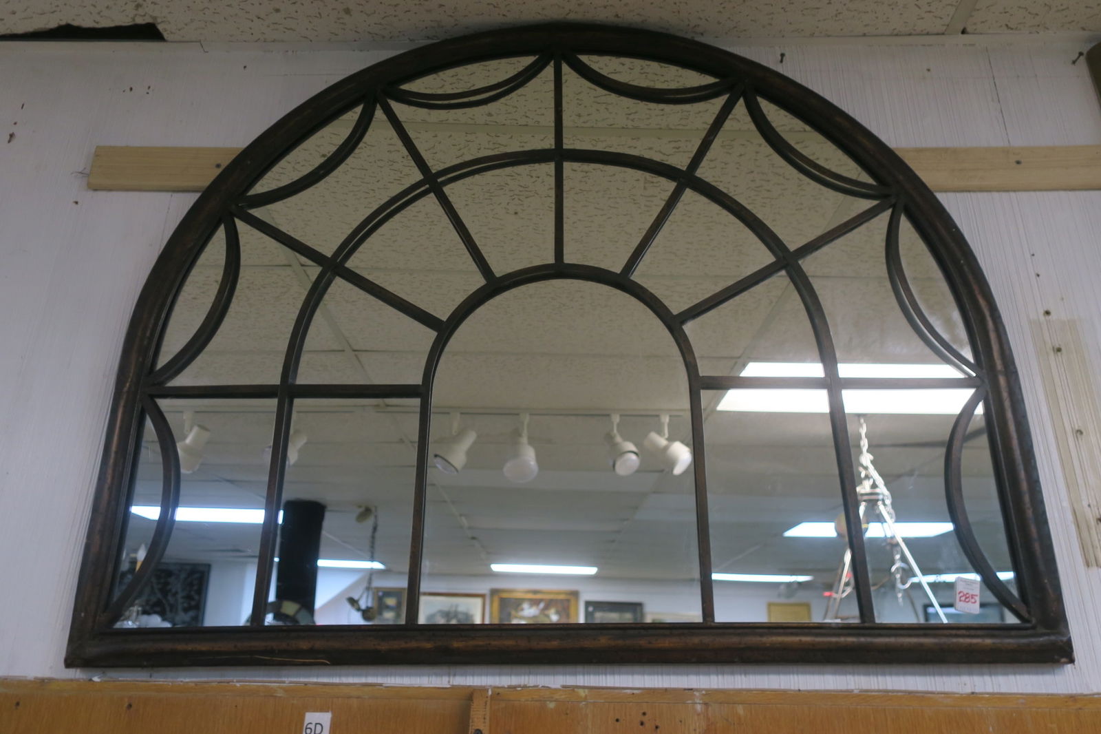 ARCHED WINDOWPANE DESIGN