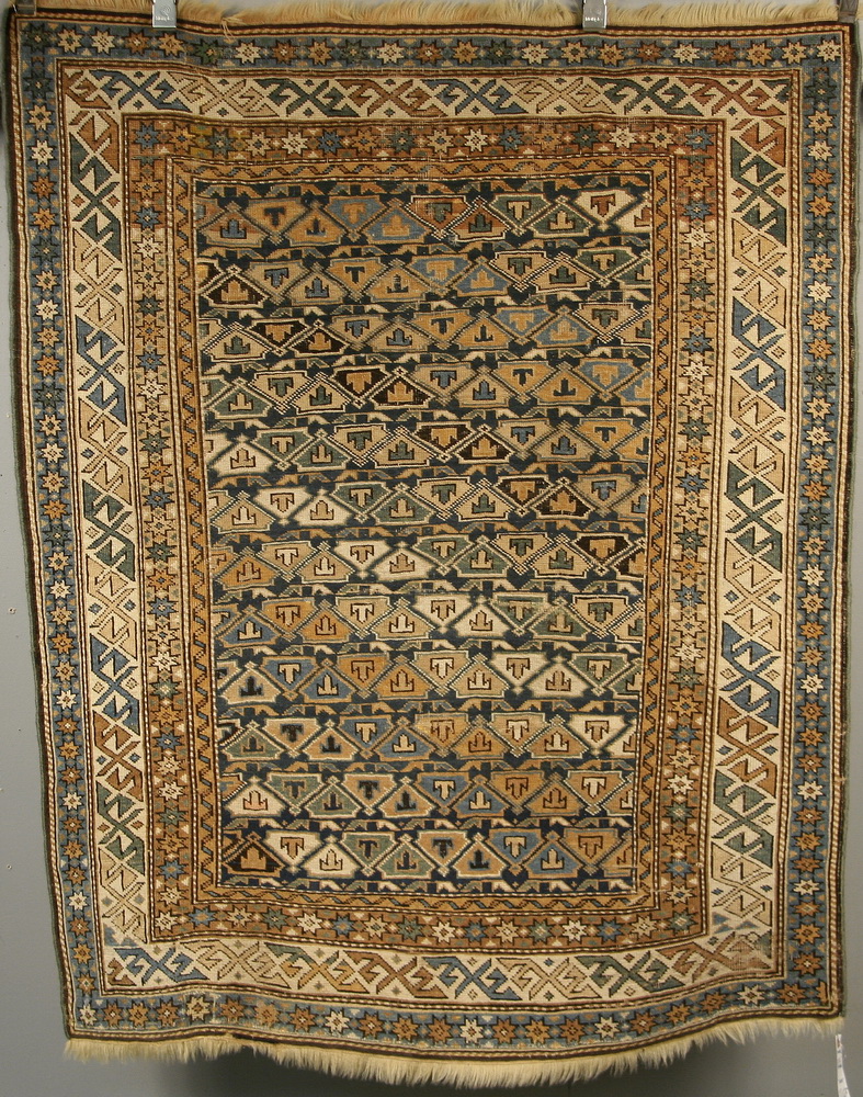 AREA RUG - 4' X 4' 11'' Caucasian