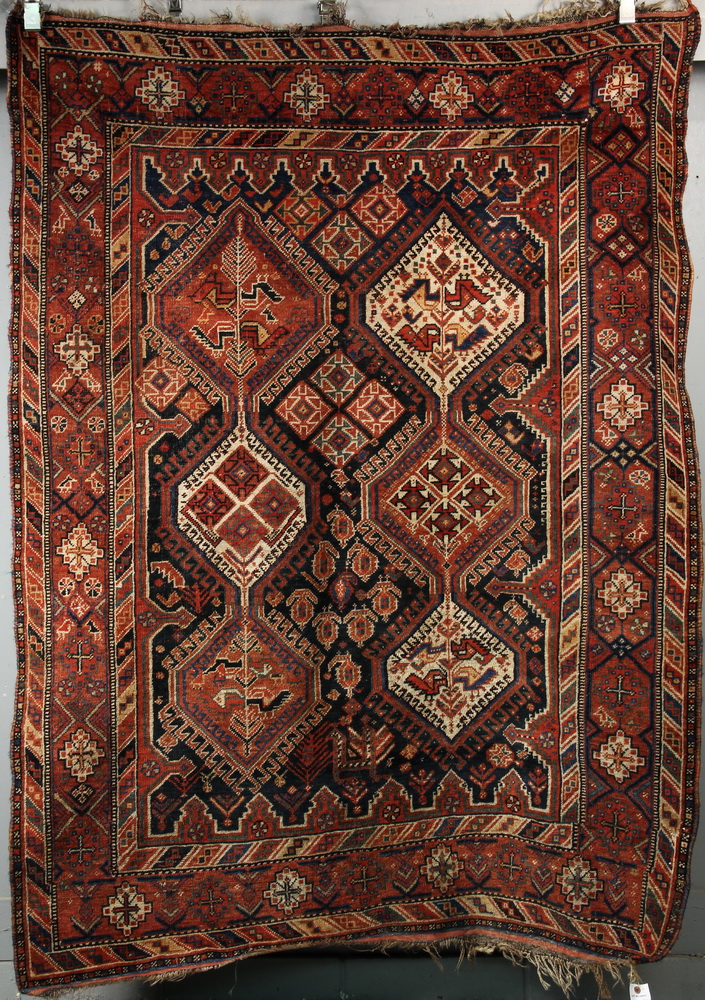 AREA RUG - 4'10'' x 6'5'' -