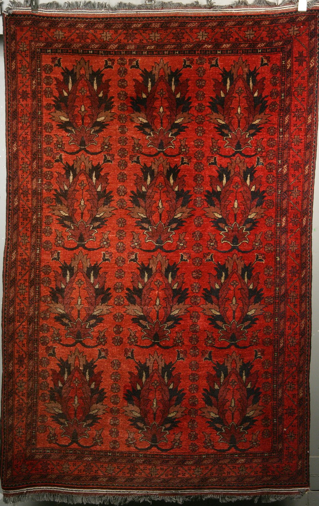AREA RUG - 4'2'' x 6'5'' -