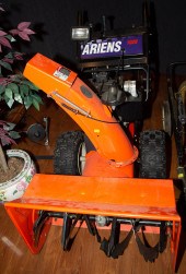 ARIENS 1028 SNOW BLOWER .