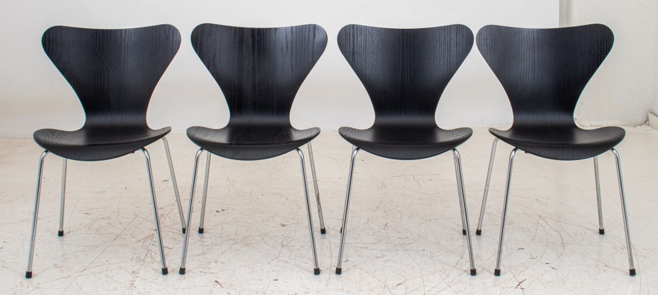 ARNE JACOBSEN FOR FRITZ HANSEN