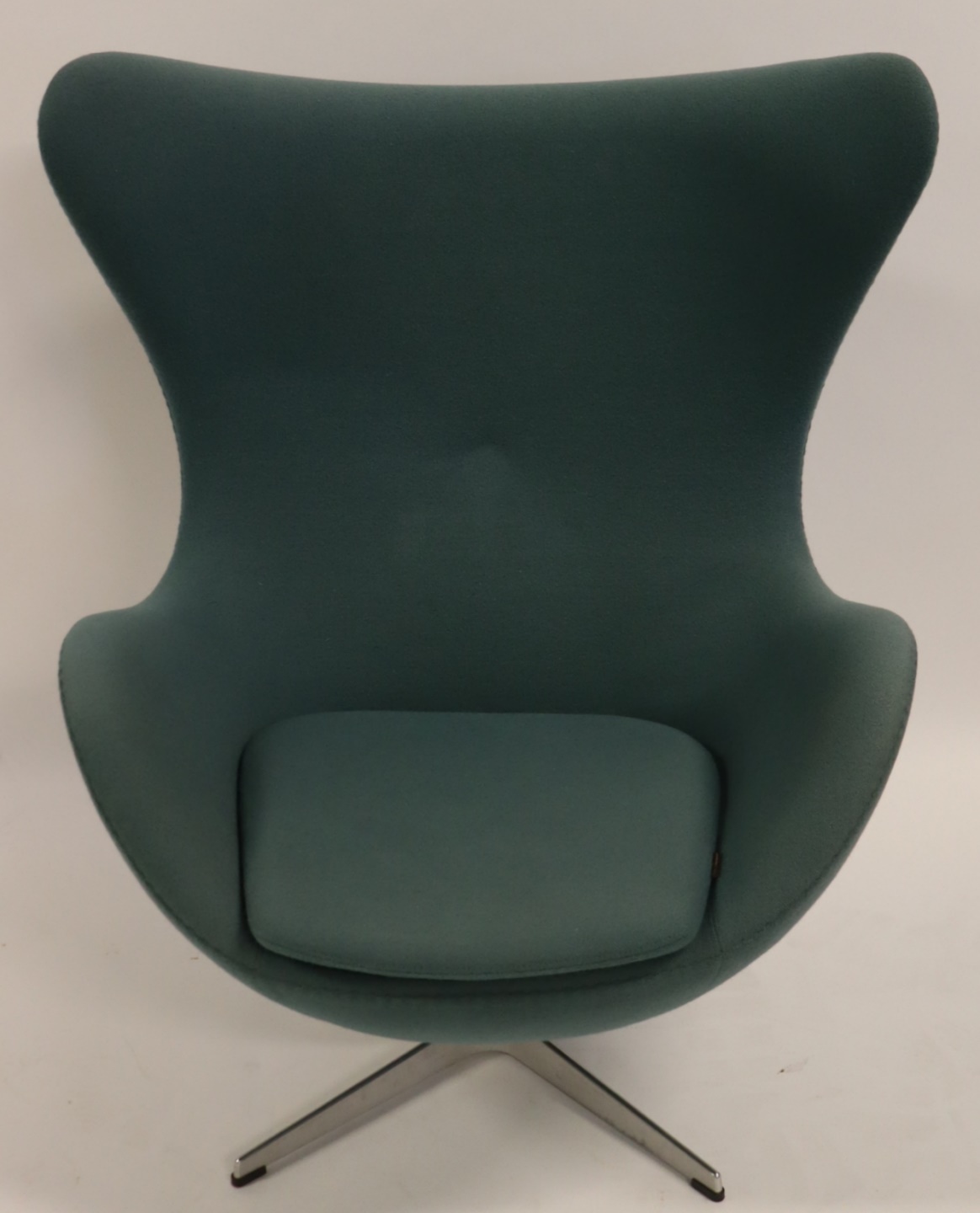 ARNE JACOBSEN FOR FRITZ HANSEN