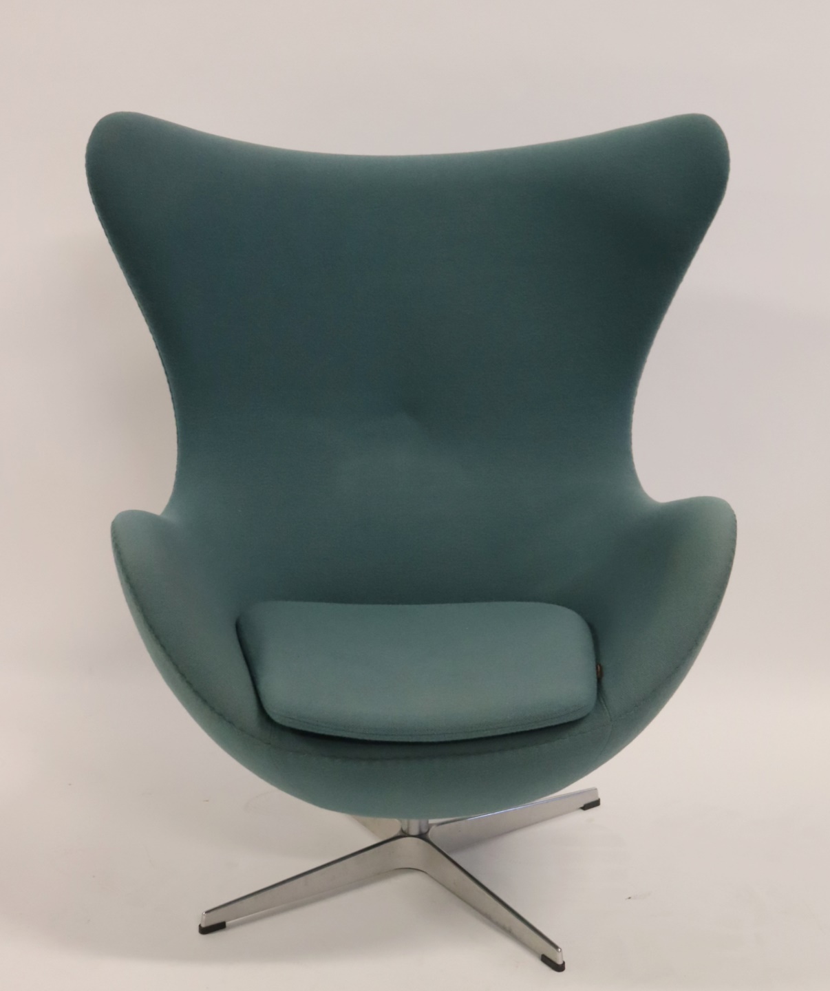 ARNE JACOBSEN FOR FRITZ HANSEN