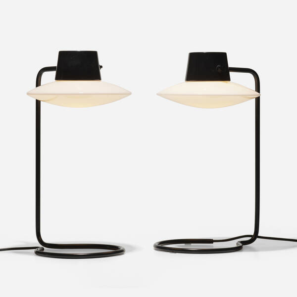 Arne Jacobsen. Oxford table