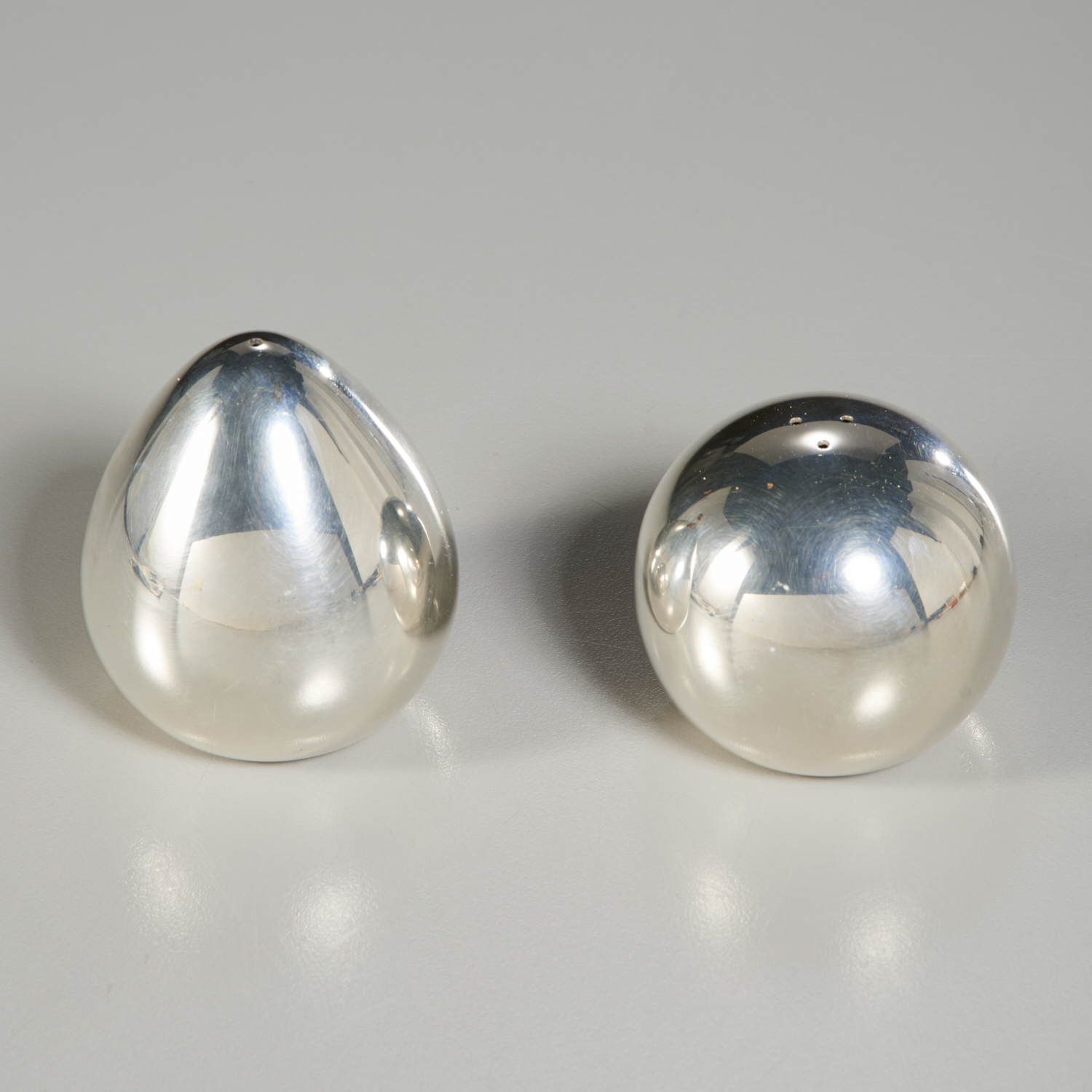 ARNE JACOBSEN, SALT AND PEPPER