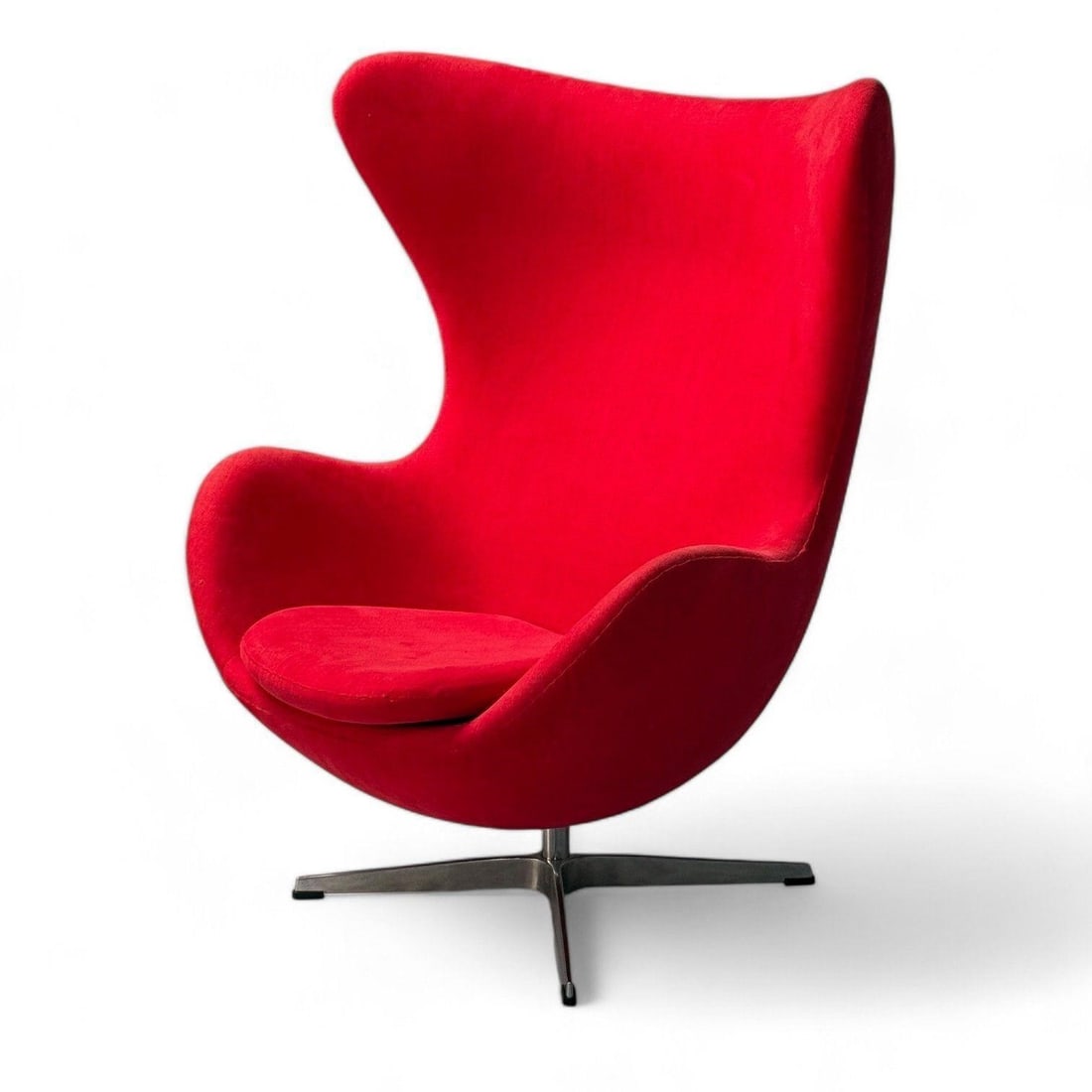 ARNE JACOBSEN STYLE EGG CHAIR,