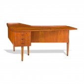 ARNE VODDER, EXECUTIVE DESK Ar