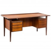 ARNE VODDER, EXECUTIVE DESK Ar