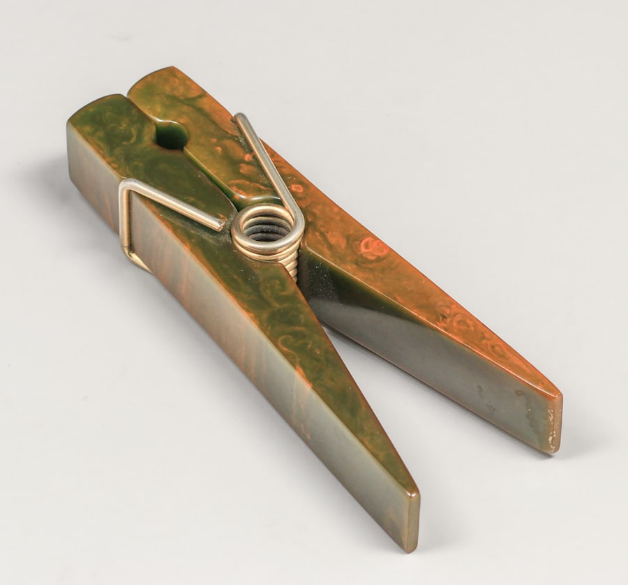 ART DECO BAKELITE LARGE CLOTHES PIN