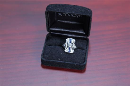 ART DECO LADIES RING. Rectangular