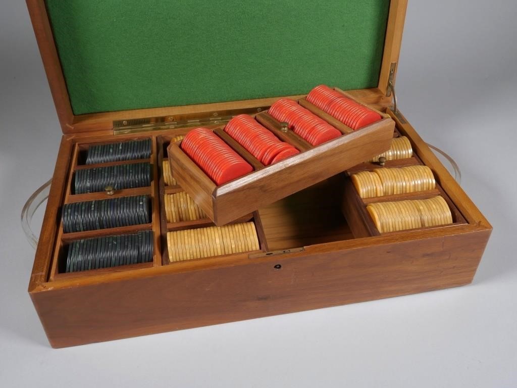 ART DECO PERIOD POKER CHIP SET IN