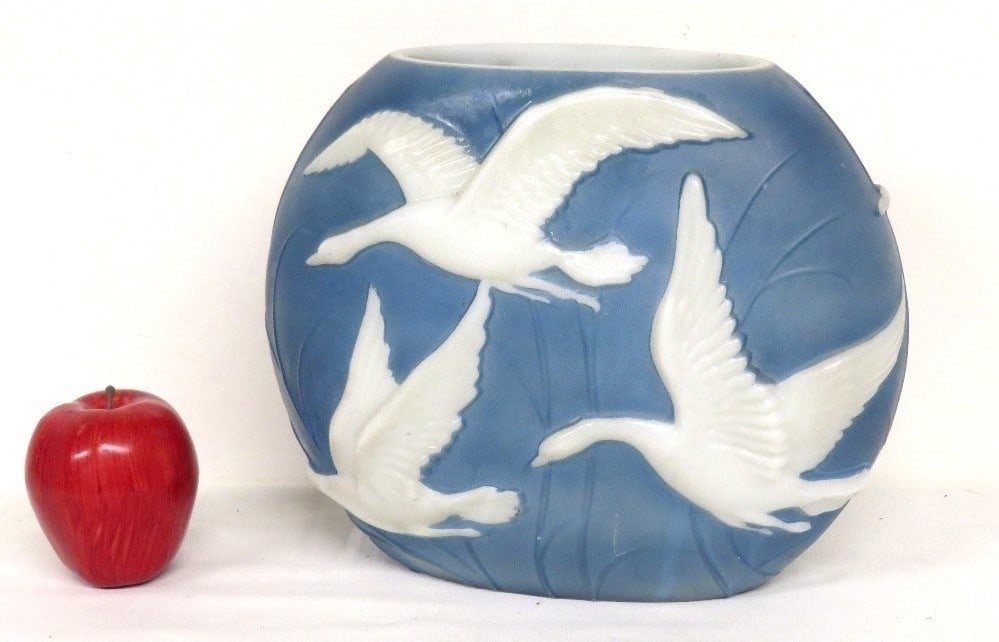 ART DECO PHOENIX ART GLASS GEESE IN