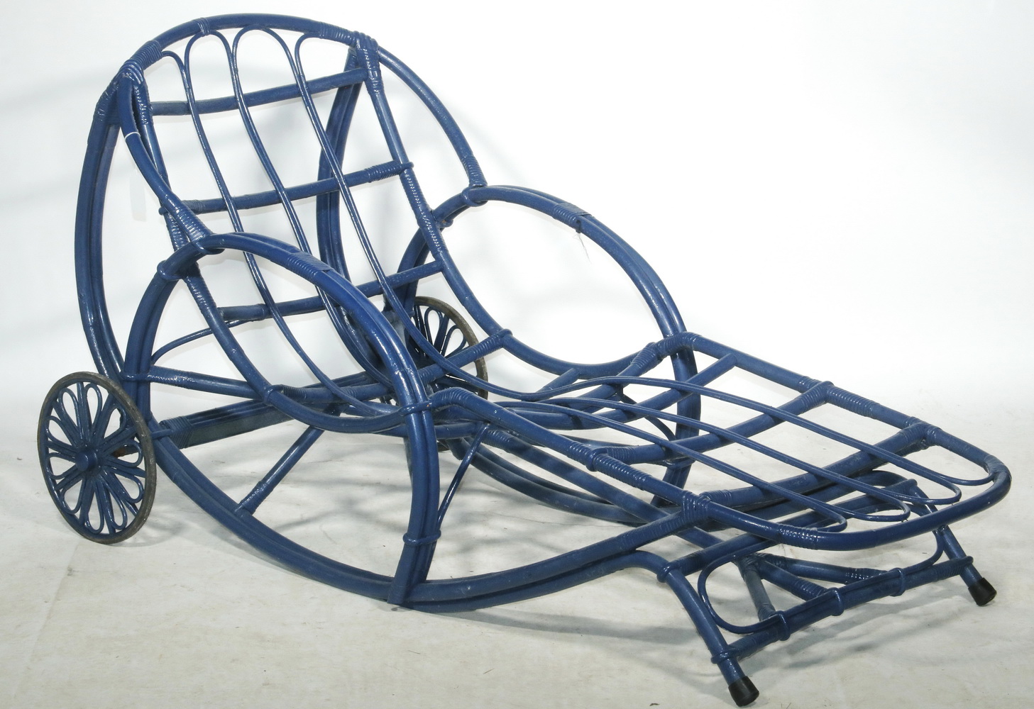 ART DECO RATTAN CHAISE LOUNGE Circa