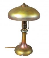 ART GLASS BOUDOIR LAMP, HAVING