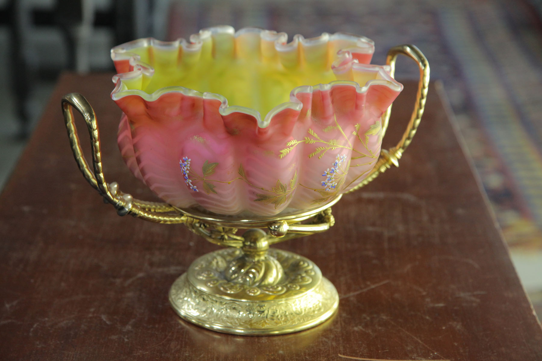 ART GLASS BRIDES BOWL.  England 