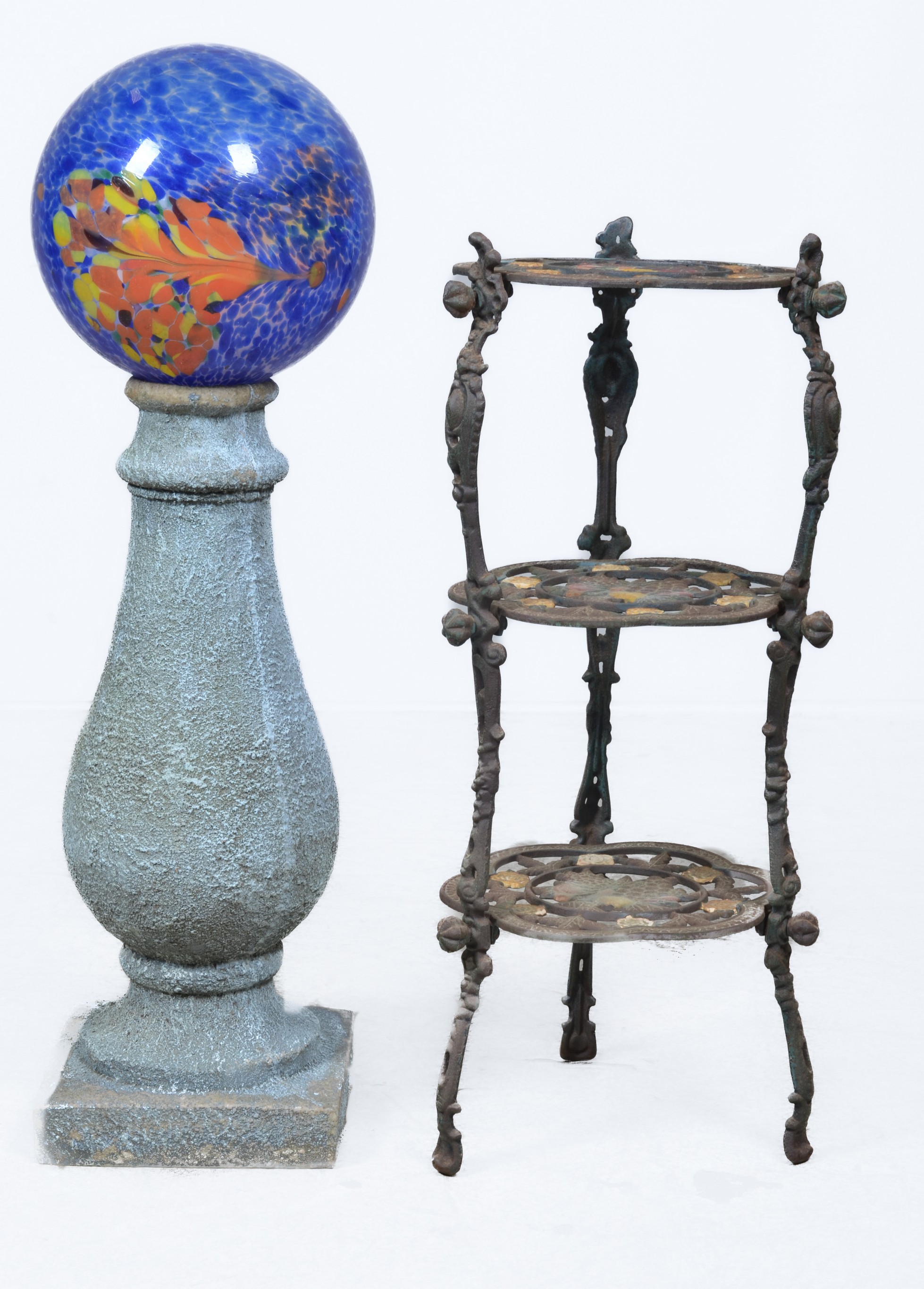Art glass gazing ball on
