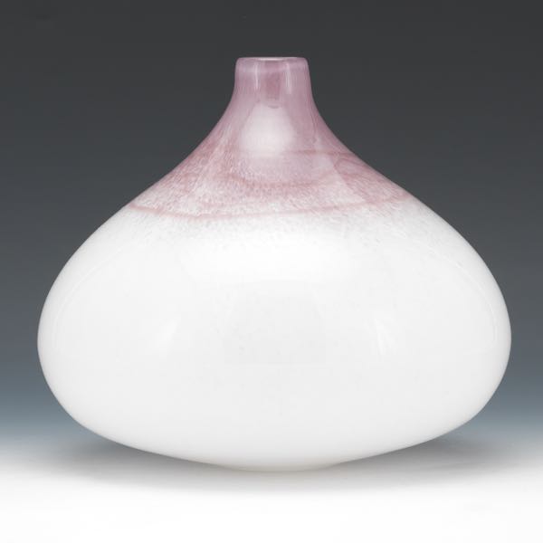 ART GLASS ONION STYLE VASE