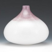 ART GLASS ONION STYLE VASE SCU