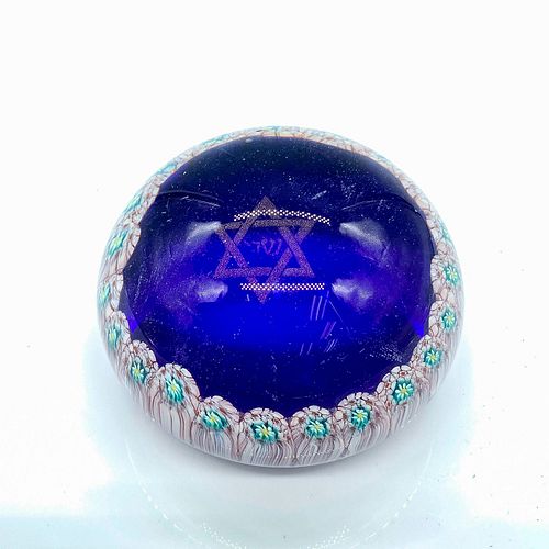 ART GLASS PAPERWEIGHT, STAR OF