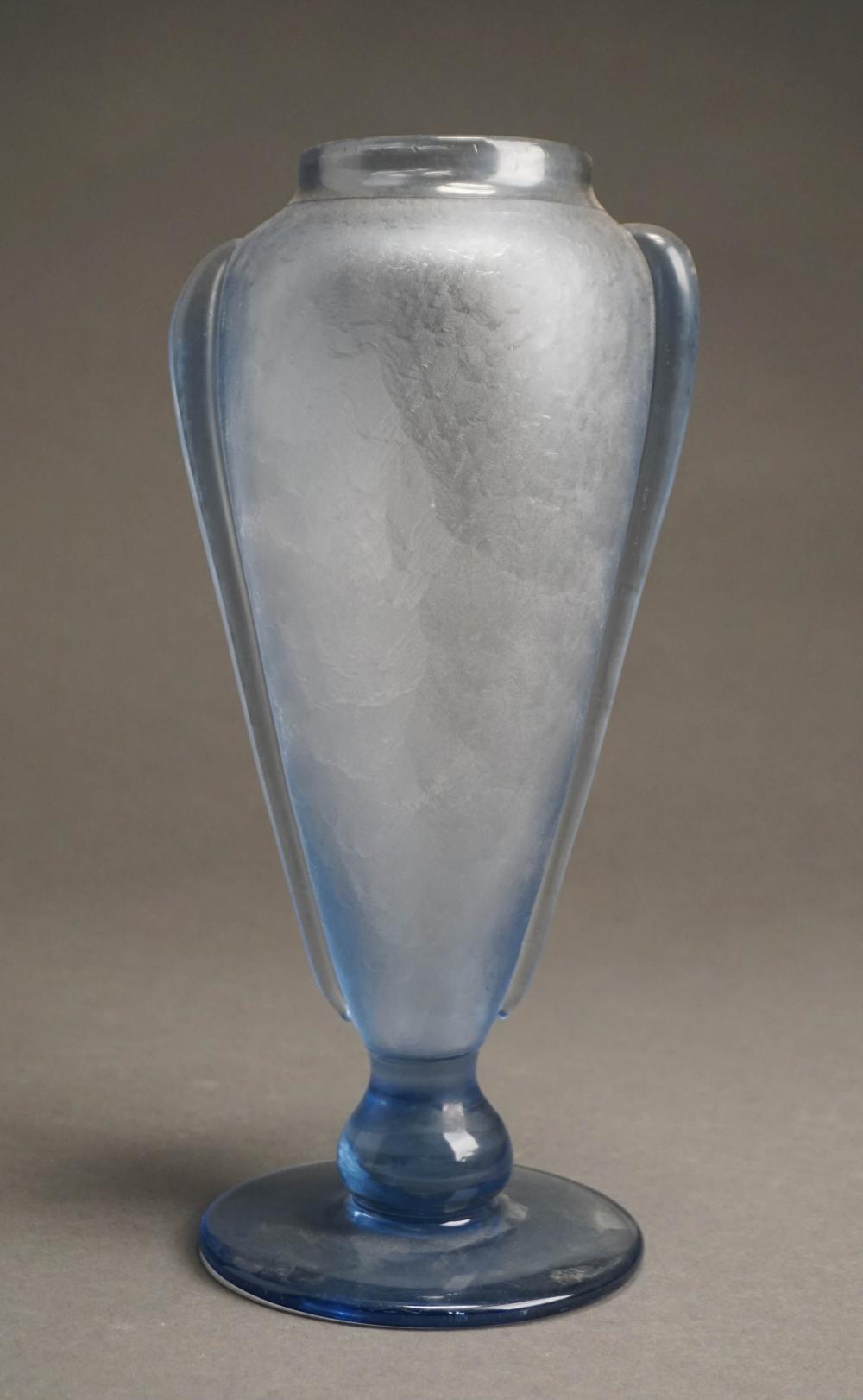 ART GLASS VASE, H: 13 IN. (33