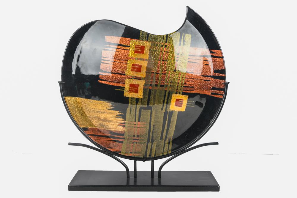 ART GLASS VASE ON METAL