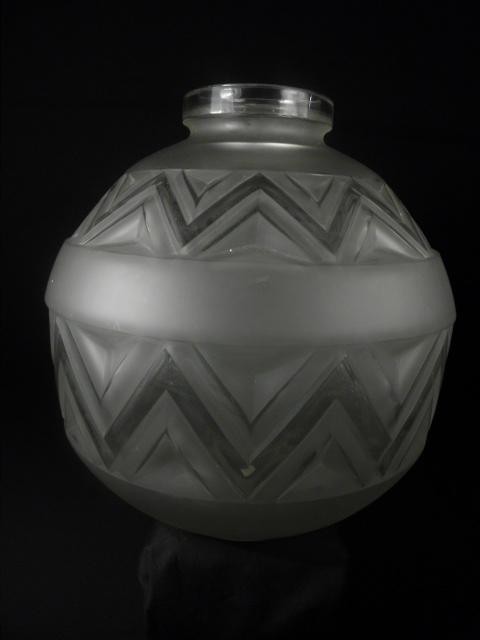 Art glass vase with geometric