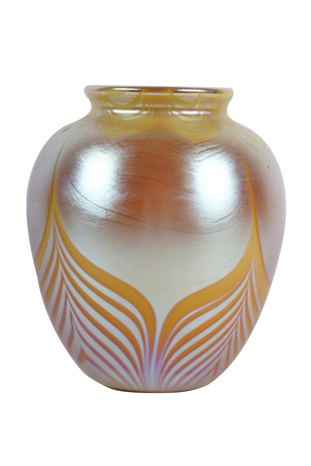 ART GLASS VASEsigned under base 6