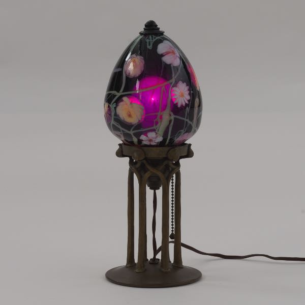 ART NOUVEAU LAMP WITH VENETIAN