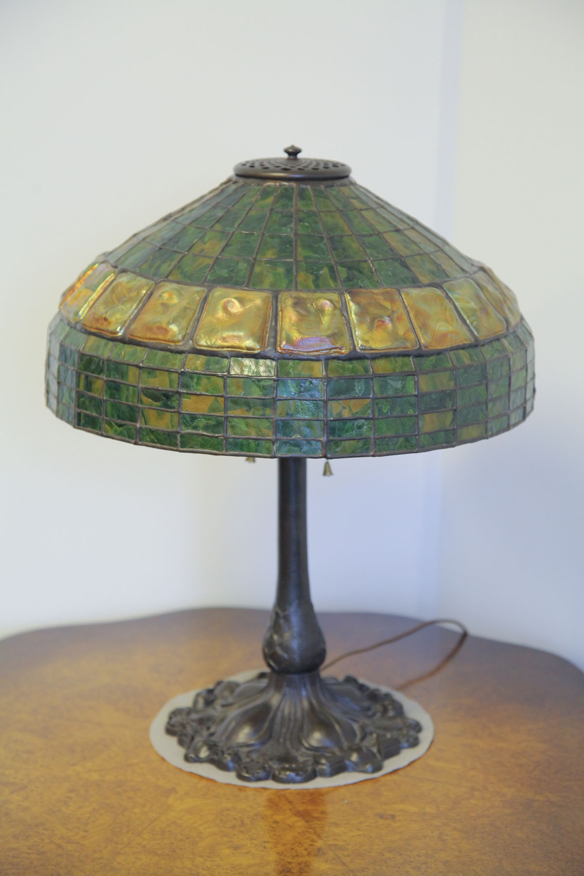 ART NOUVEAU STYLE TABLE LAMP. 
