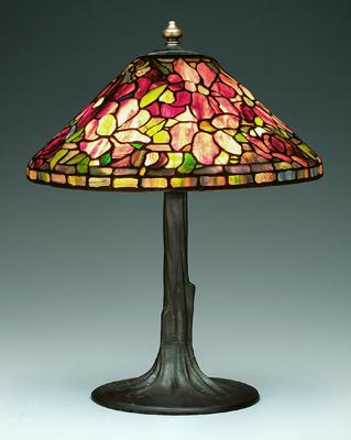 Art Nouveau table lamp, leaded