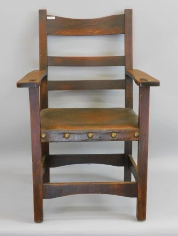 ARTS AND CRAFTS OAK ARMCHAIR.