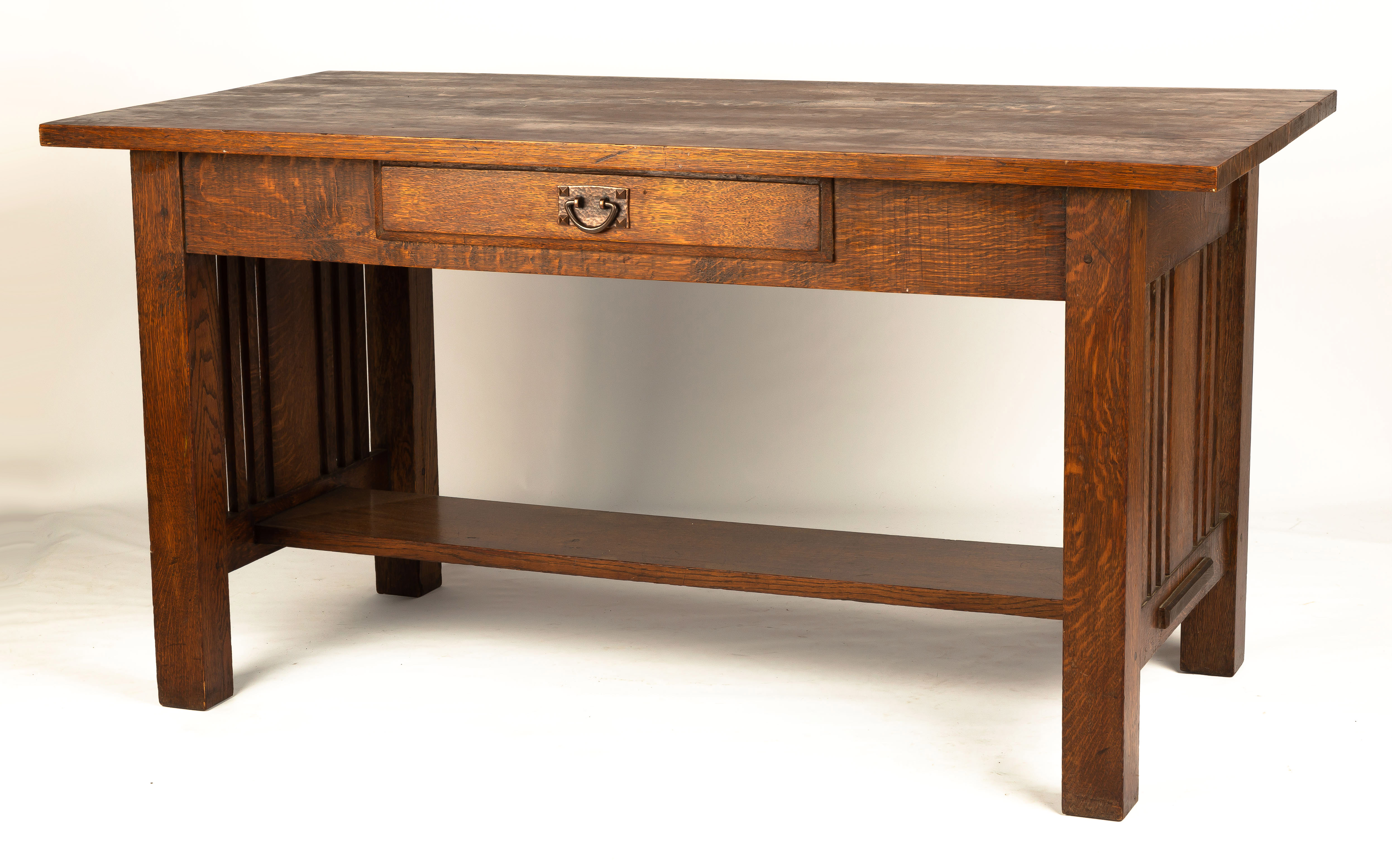 ARTS AND CRAFTS OAK SPINDLED