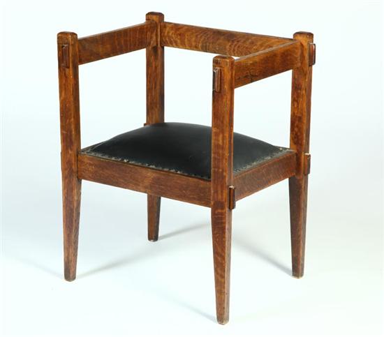 ARTS & CRAFTS ARMCHAIR. 
