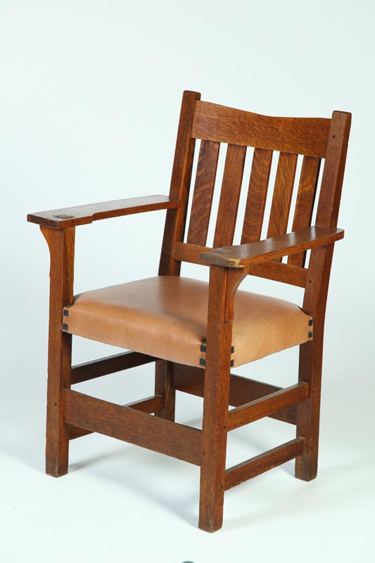ARTS & CRAFTS ARMCHAIR. 