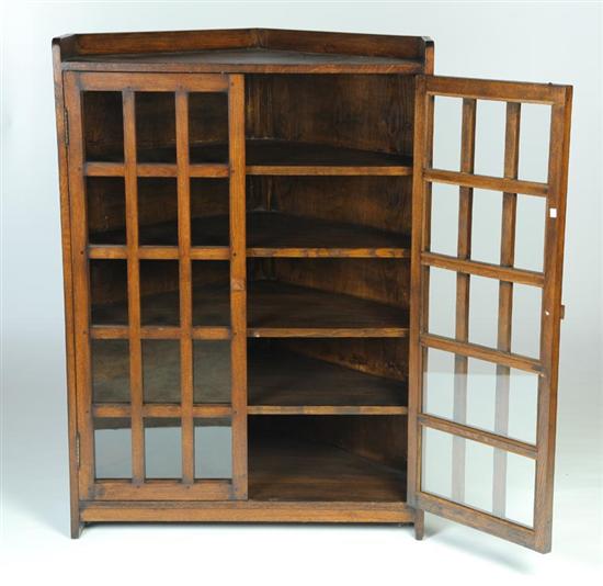 ARTS & CRAFTS CORNER BOOKCASE. 