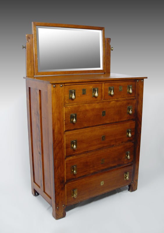 ARTS & CRAFTS GENTLEMAN'S CHEST