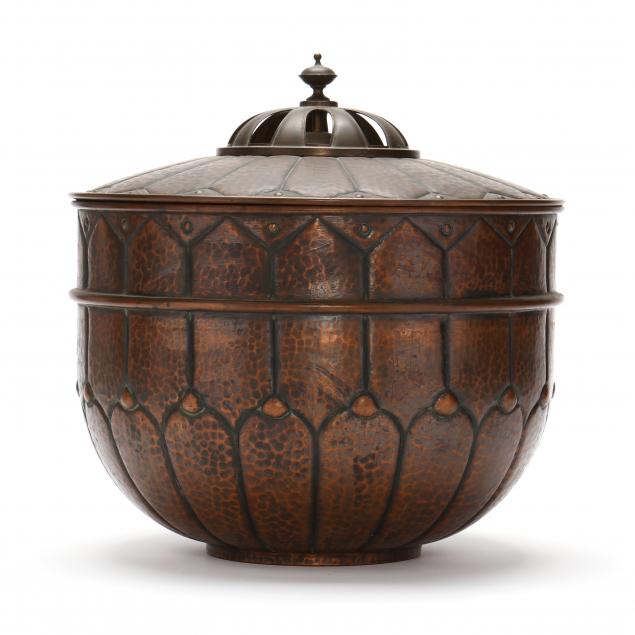 ARTS & CRAFTS HAMMERED COPPER