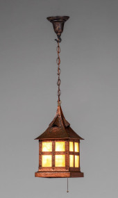 ARTS & CRAFTS HAMMERED COPPER