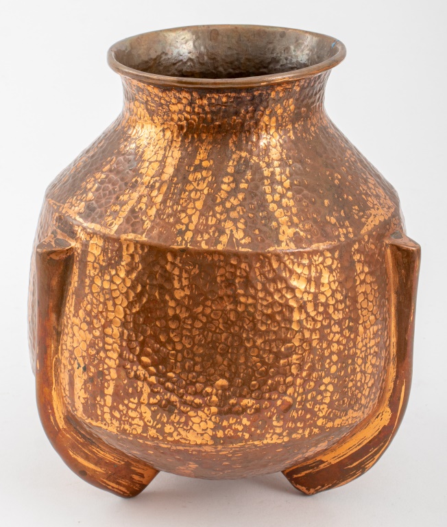 ARTS & CRAFTS HAMMERED COPPER