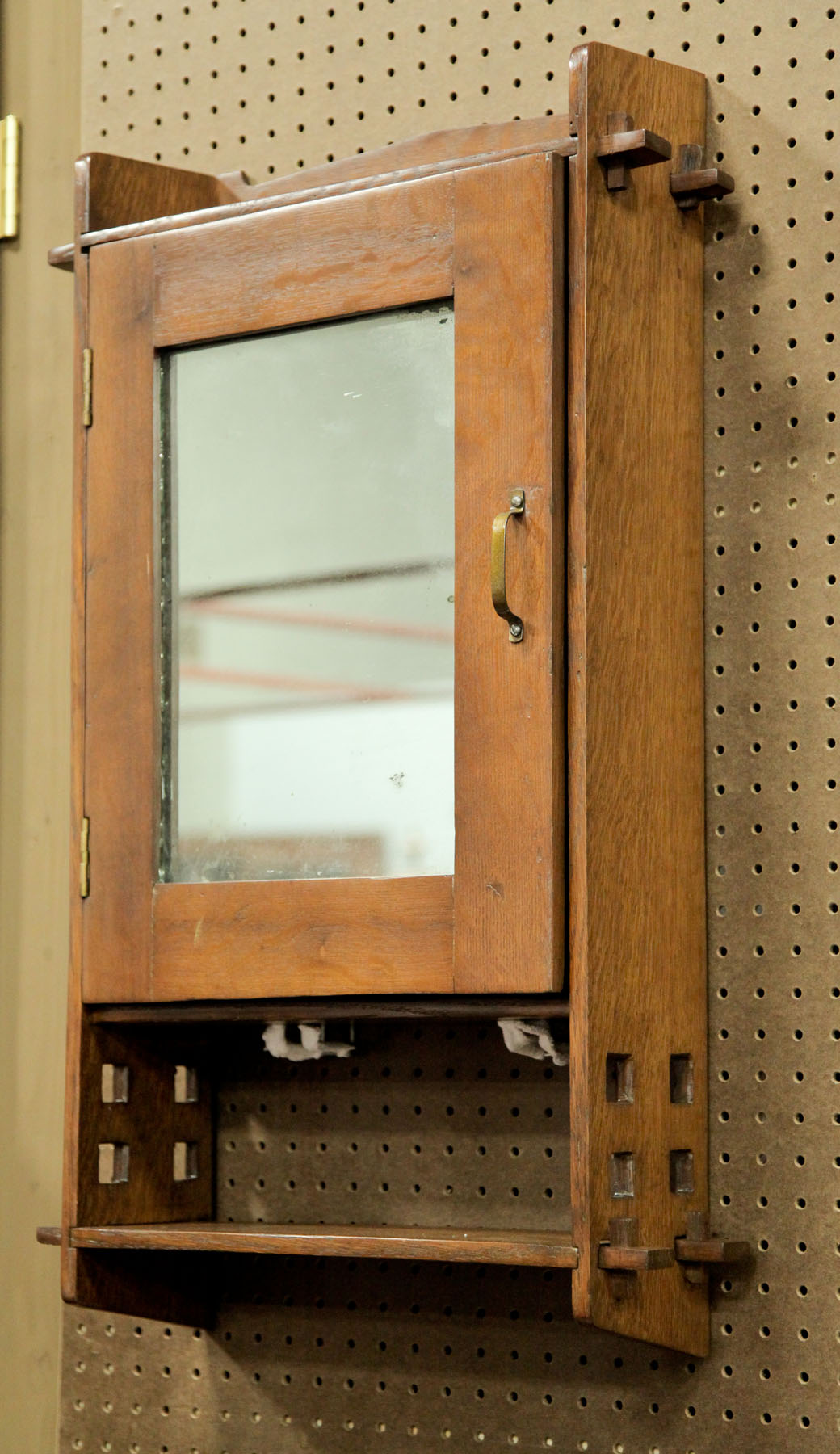 ARTS & CRAFTS HANGING CUPBOARD. 