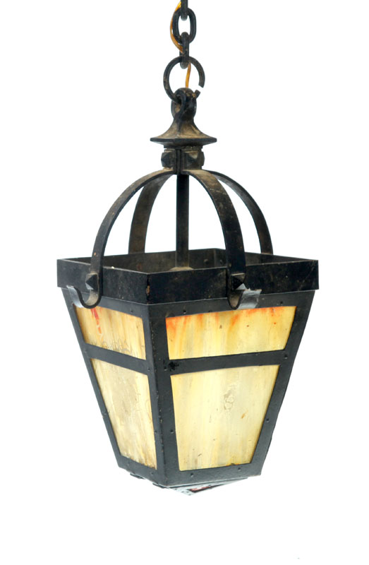 ARTS & CRAFTS HANGING LIGHT. 