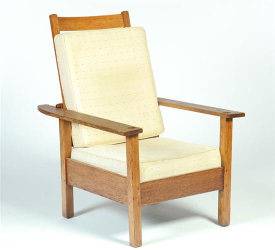 ARTS & CRAFTS MORRIS CHAIR. 