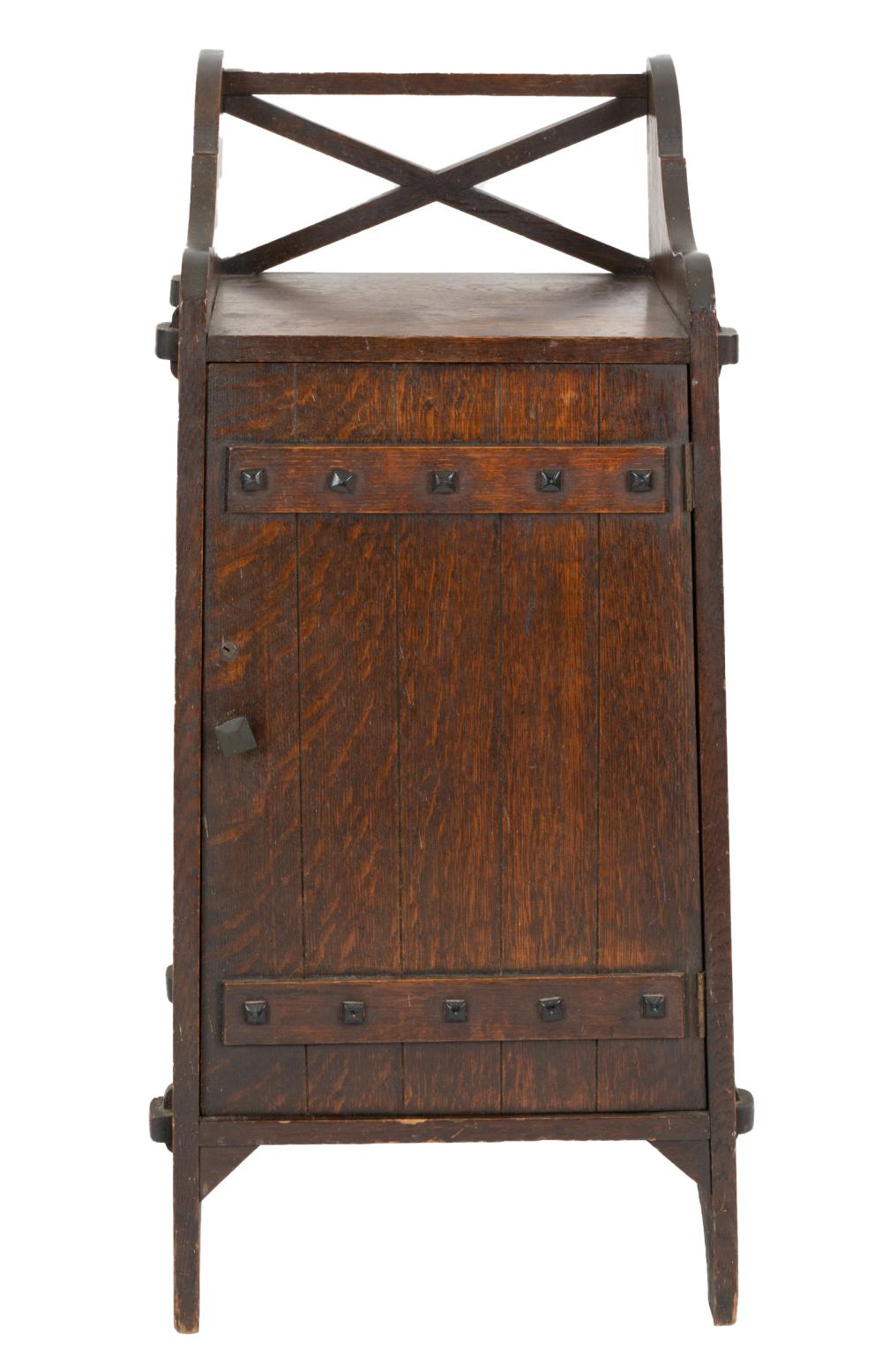 ARTS & CRAFTS OAK CABINETearly 20th
