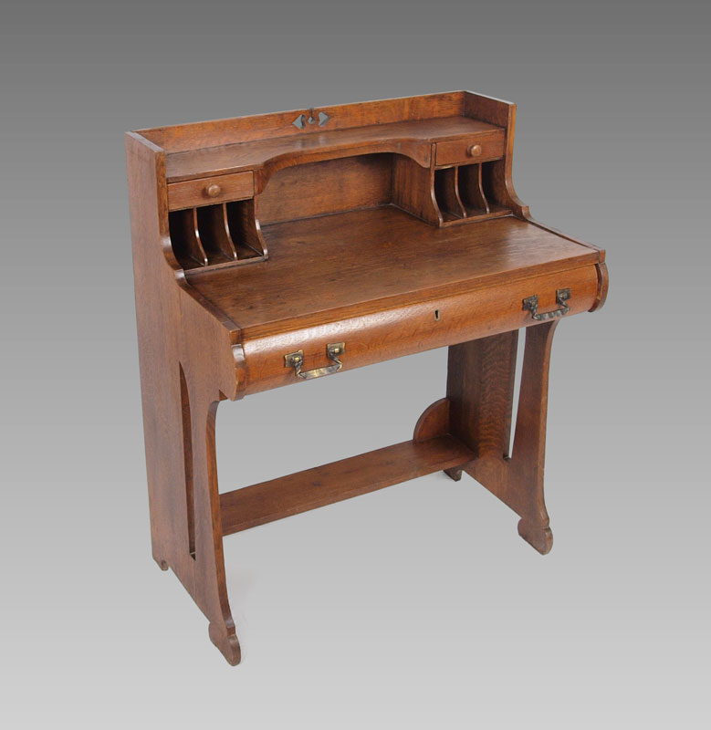 ARTS & CRAFTS OAK DESK: 2 drawers