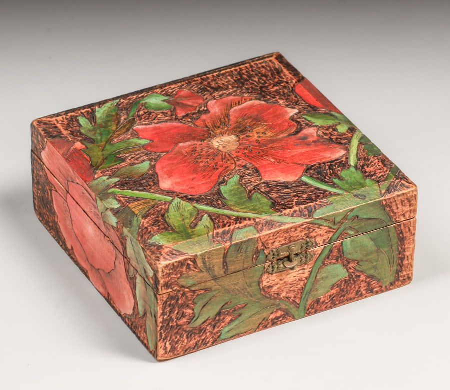 ARTS & CRAFTS PERIOD PYROGRAPHY BOX