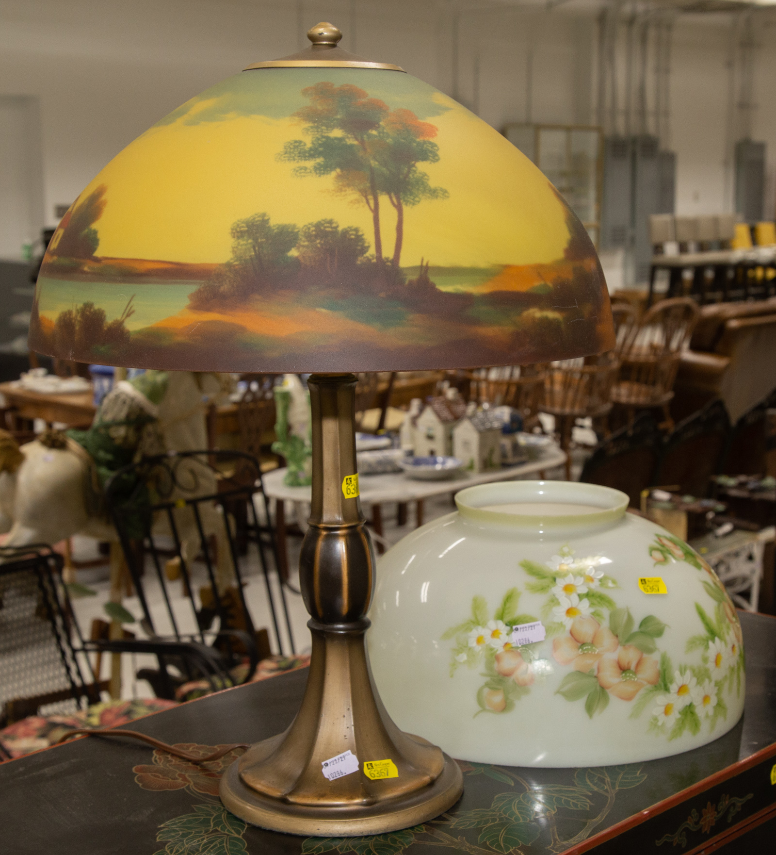 ARTS & CRAFTS STYLE LAMP WITH