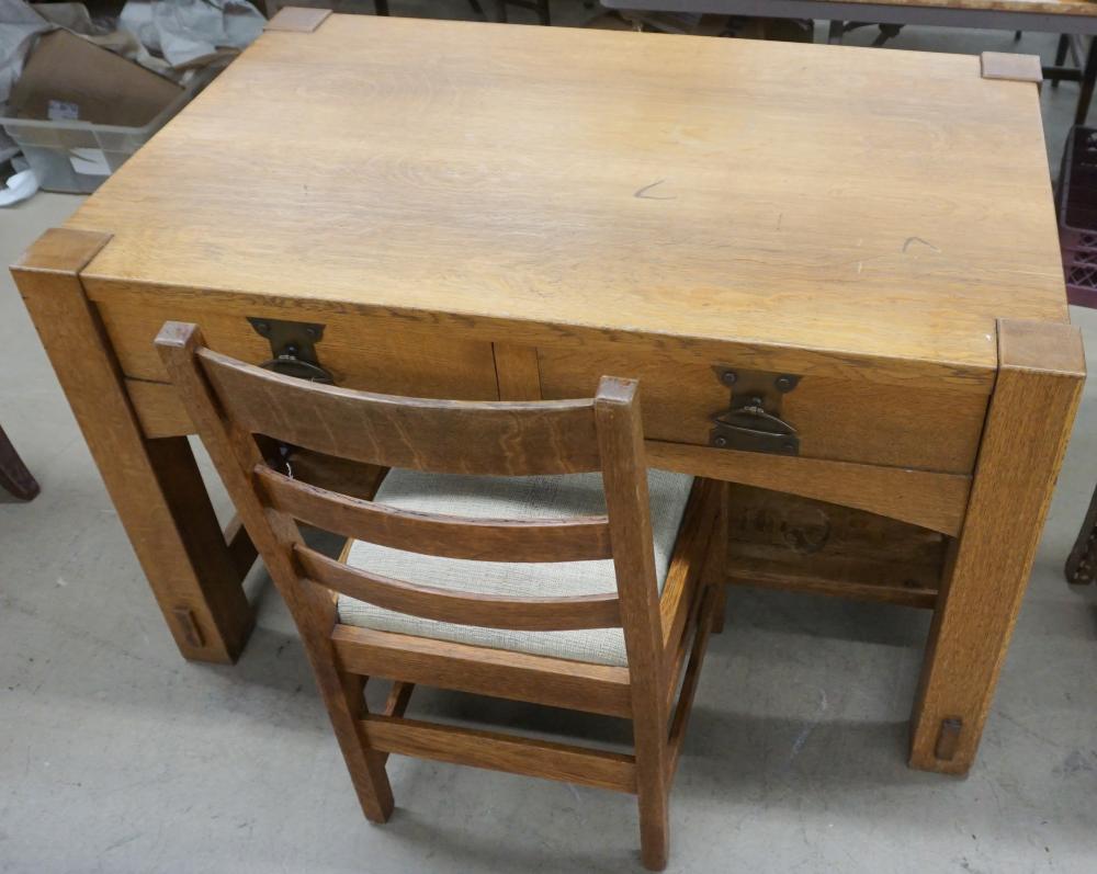 ARTS & CRAFTS STYLE OAK TABLE