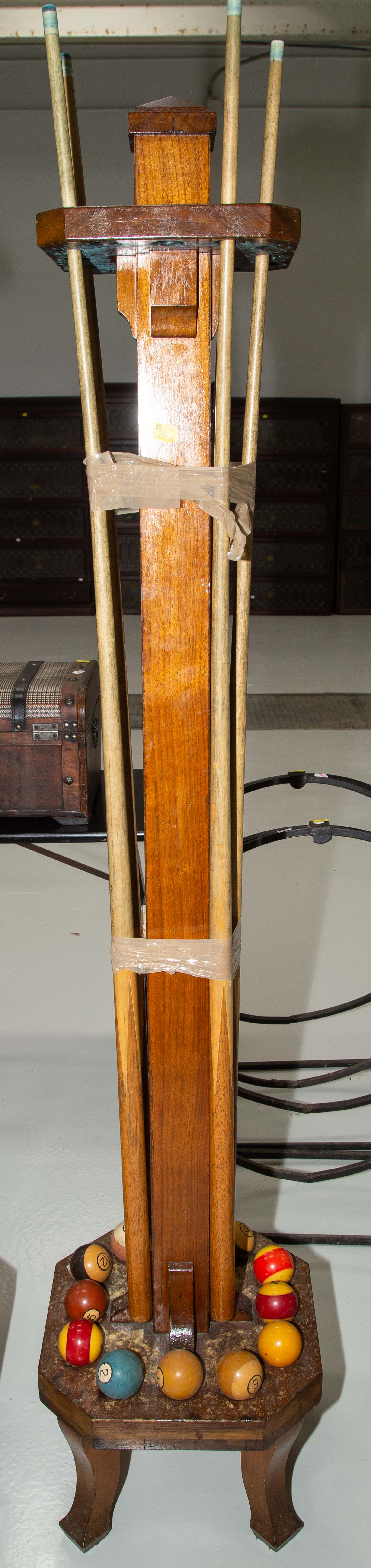 ARTS & CRAFTS STYLE WALNUT POOL CUE